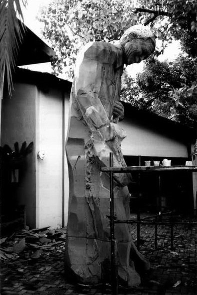 The full-scale foam model standing in Kurt's workshop garden, before casting.